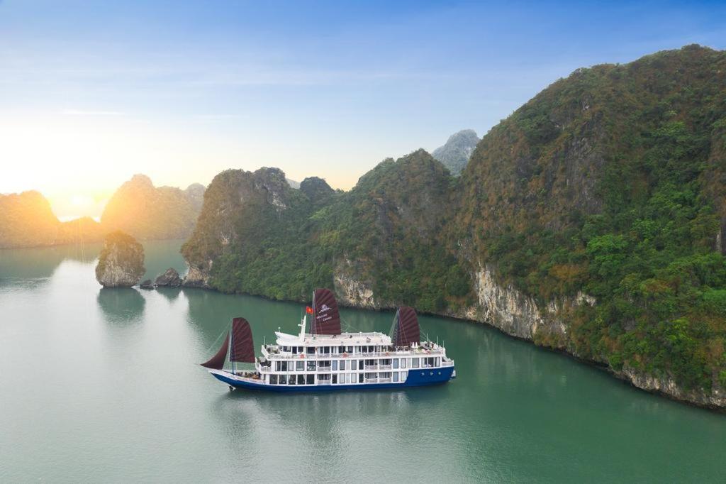 Lapinta Luxury Cruises Ha Long Exterior photo
