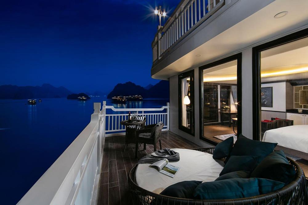 Lapinta Luxury Cruises Ha Long Exterior photo